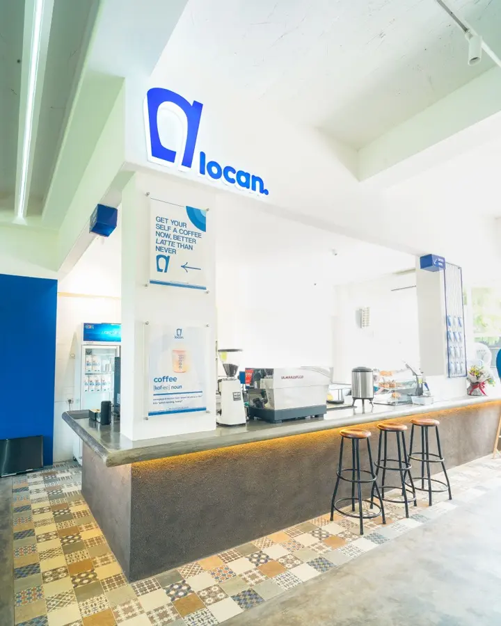 Ruang duduk dan counter Locan Coffee